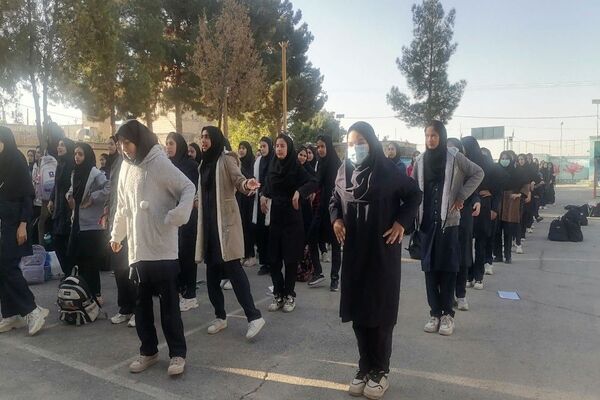 اجرای نرمش صبحگاهی در دبیرستان شهید مجید دهنوی نیشابور