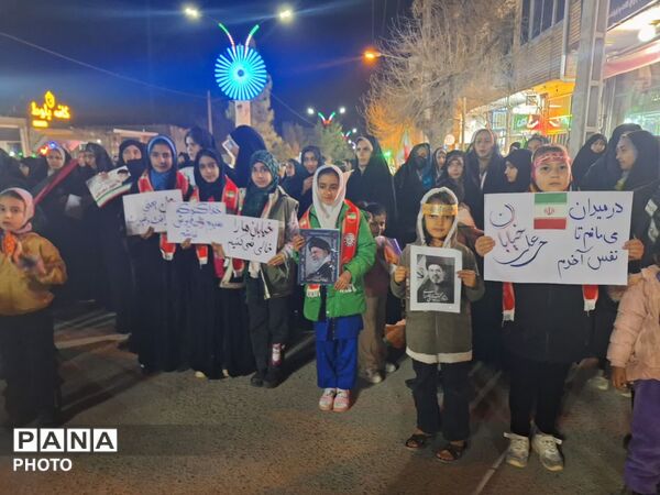 بیعت دانش‌آموزان پیشتاز شهر لایین با رهبر عزیز انقلاب