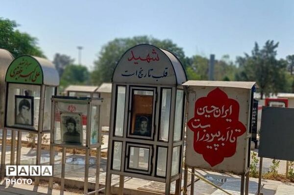 دانش‌آموزان اسلامشهر در گلزار شهدا بهشت‌زهرا 