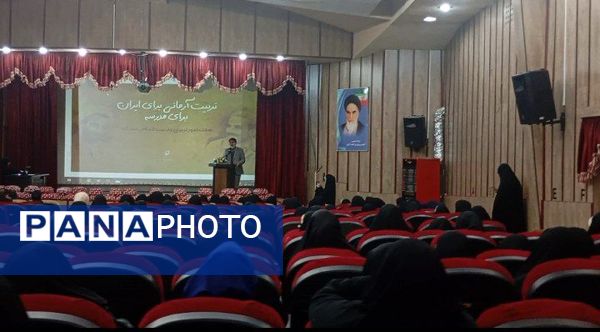  تقدیر از فعالان امور تربیتی به‌مناسبت هفته امور تربیتی در ناحیه 2کرج 