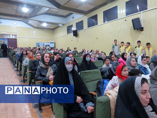 تقدیر از دانش‌آموزان برتر مدرسه آل نبی 