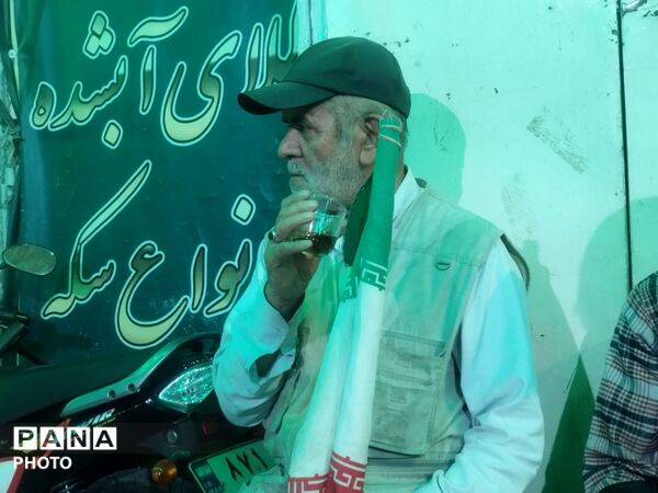 خدمت‌رسانی بی‌وقفه چایخانه حضرت زهرا (س)  نیشابور