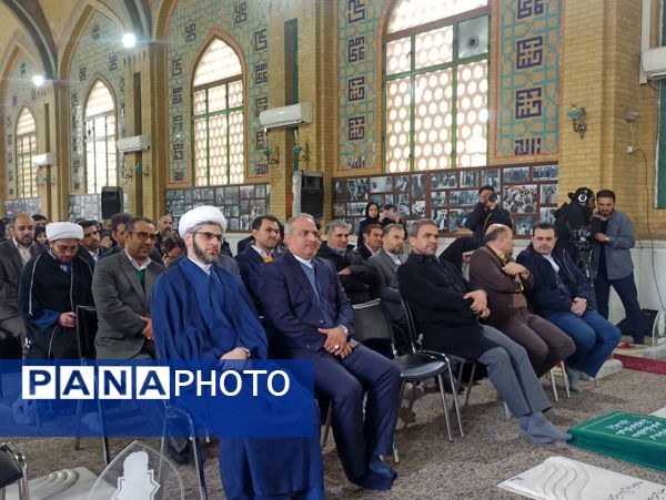 گرامیداشت هفته امورتربیتی در کنار مزار شهدای ۷۲ تن