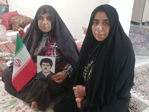 دیدار گروه جهادی شهید صمدی با خانواده شهید نیکدل