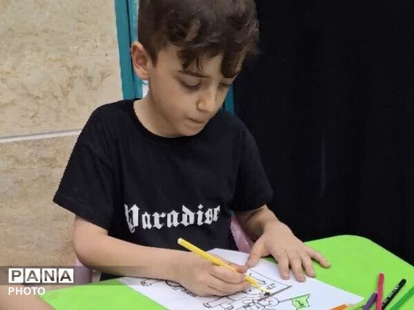 برپایی موکب کودک در جوار شهدای گمنام منطقه ۱۸ 