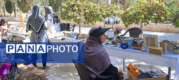 نمایشگاه محصولات دستی بانوان در بوستان نرگس قم