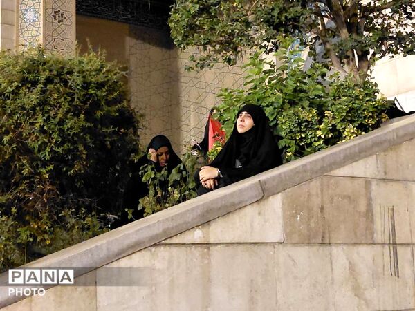 تهران در تب وداع با رهبر  مقتدر شهید