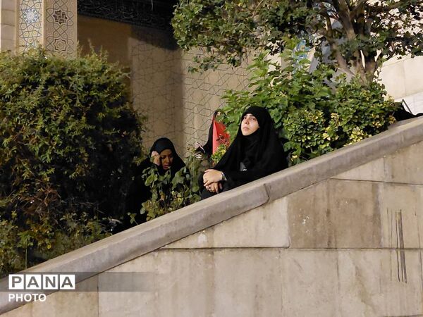 تهران در تب وداع با رهبر  مقتدر شهید