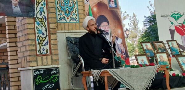  غبارروبی مزار شهدای شهرستان خلیل آباد