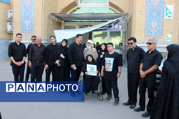 جلوه‌های حماسی از حضور نوجوانان قمی در مراسم تشییع شهدا 