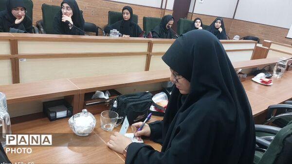 نشست هم‌اندیشی مجمع و شورای دانش‌آموزی دختران استان قم 