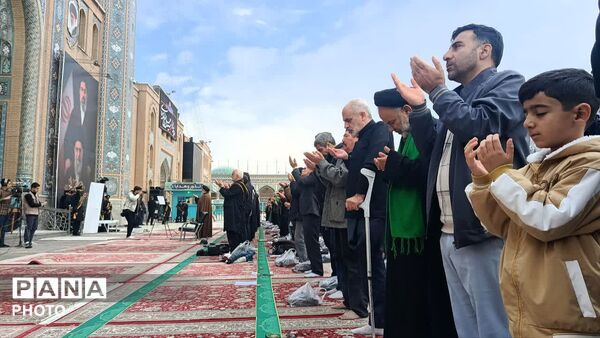 اقامه نماز عید فطر و تشییع پیکر شهید «کیارش» در مسجد جمکران