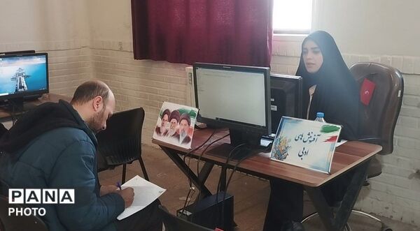 بازدید از دبیرخانه استانی چهل‌وچهارمین جشنواره فرهنگی و هنری دانش آموزان خراسان رضوی
