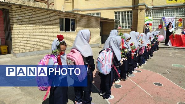 مراسم جشن شکوفه‌‎ها در دبستان شاهد حاج تقی آقا بزرگ مشهد 