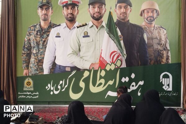 برپایی میز خدمت پلیس در مصلی به مناسبت هفته نیروی انتظامی