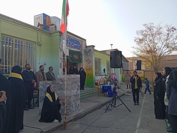 بزرگداشت هفته بسیج در دبیرستان حاج تقی نجفی نیشابور 