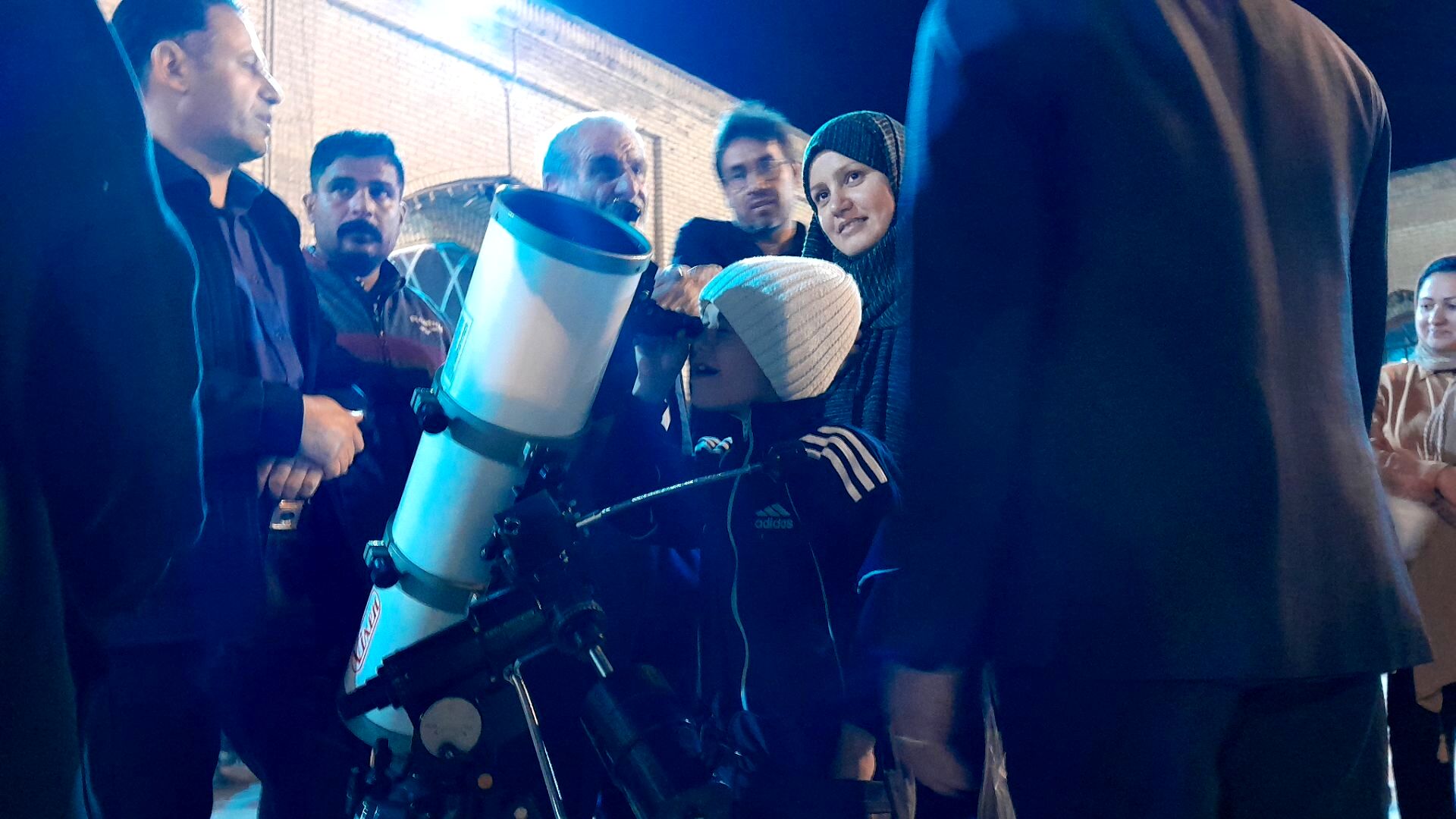 کودکان و بزرگسالان نیشابوری ماه را مشاهده کردند 