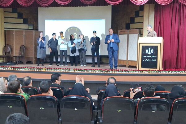 جشن میلاد بانوی دو عالم و گرامیداشت مقام مادر در دبیرستان رازی شیراز 
