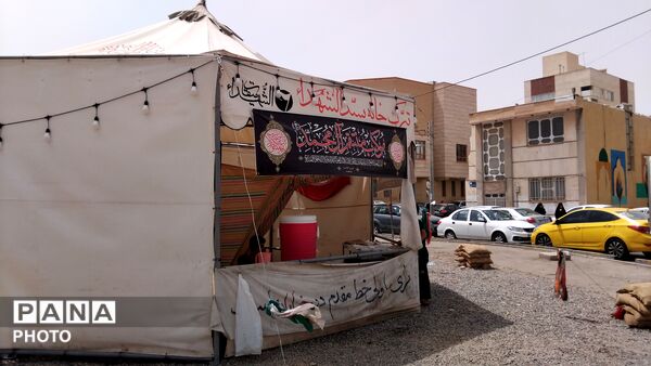نسیم عشق در قم؛ میزبانی موکب ها از پیروان انقلاب