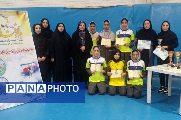 مسابقات ورزشی بین مدرسه‌ای داژبال در شهرستان قرچک