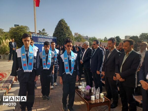 طنین زنگ «مهر، ایثار و شهادت» در هنرستان دارالفنون مشهد