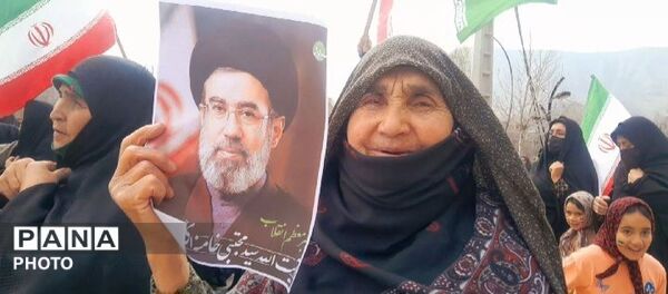  دست خدا عیان شد خامنه‌ای جوان شد 