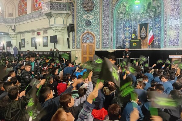 حضور دانش‌آموزان ناحیه دو شهرری در مراسم نوگلان فاطمی