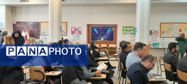 افتتاحیه نمایشگاه پژوهشی و فناورانه دبیران و دانش‌آموزان شهرستان ملارد در دبیرستان فرزانگان استعداد درخشان