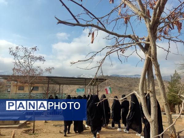 غبار‌روبی مزار شهدا در آستان مقدس امام زاده جعفر (ع) منطقه میانکوه 