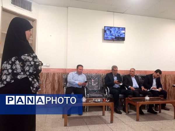 بازدید مدیر اداره ناحیه یک از دبیرستان گلشن آزادی