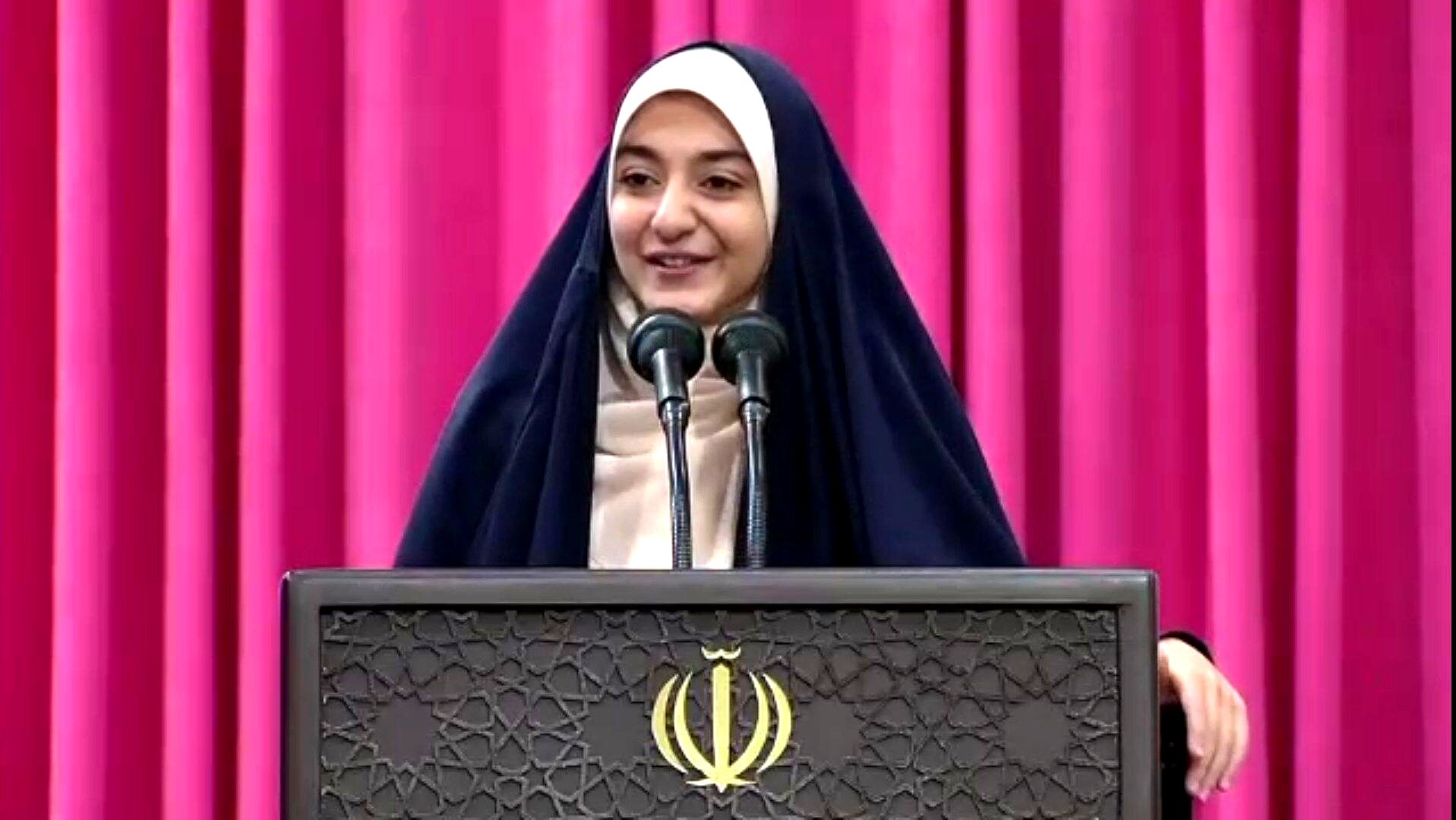 سخنرانی اولین دانش آموز دختر استان فارس در حضور رهبر معظم انقلاب
