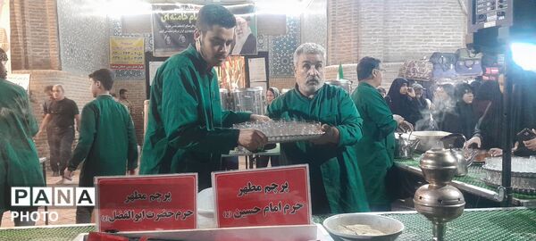 چایخانه فاطمه الزهرا برای هفتاد و هفتمین شب میزبان مردم 