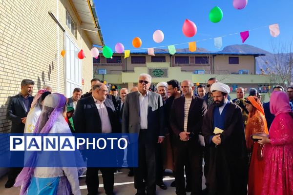  خدمت‌رسانی دولت به مردم زرقان در دهه فجر 