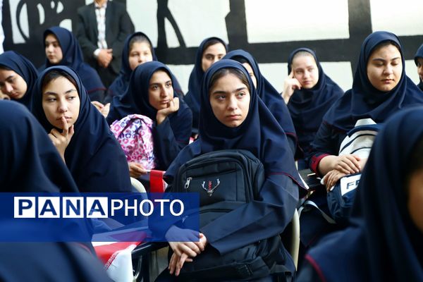 نواختن زنگ آغاز سال تحصیلی با حضور وزیر دادگستری 