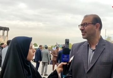  حضور دانش‌آموزان در میدان امام خمینی (ره) به‌عنوان نمادی از محکومیت استکبار جهانی است