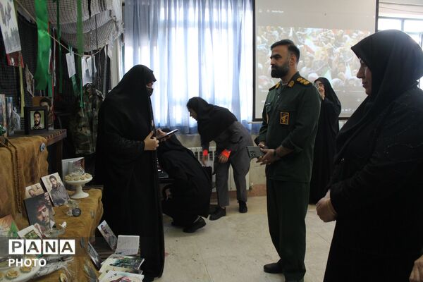  نمایشگاه فرهنگی هنری در هنرستان شهدای گمنام پرند