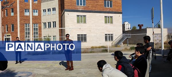 بازدید دانش‌آموزان دبیرستان فرزانگان از کتابخانه اندیشه شیروان