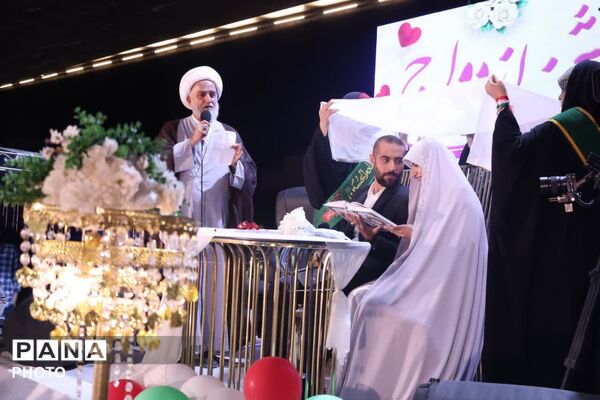 جشن ازدواج ۱۴ زوج جوان در میدان معلم شیراز - 2