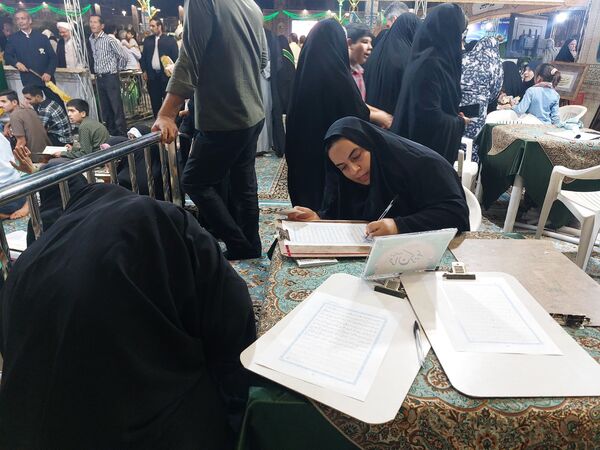 شکوه و سرور در بارگاه منور رضوی در شب ولادت پیامبر اعظم(ص)