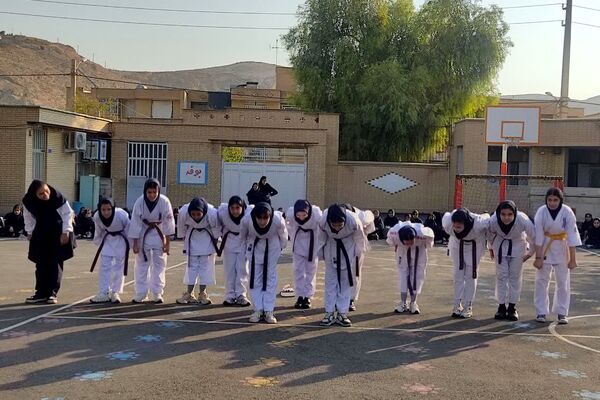 هفته تربیت‌بدنی در دبیرستان فرشتگان ناحیه ۴شیراز