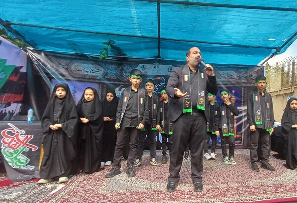استقبال دلدادگان اباعبدالله الحسین (ع) از پیاده روی جاماندگان اربعین حسینی‌