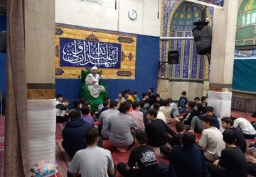 بازدید رئیس آموزش‌وپرورش منطقه ۱۰ از مراسم اعتکاف مسجد صاحب‌الزمان(عج)