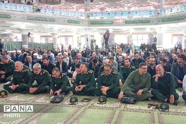 از کودکان تا بسیجیان؛ همه آمدند برای مردی که در قلب مردم بود
