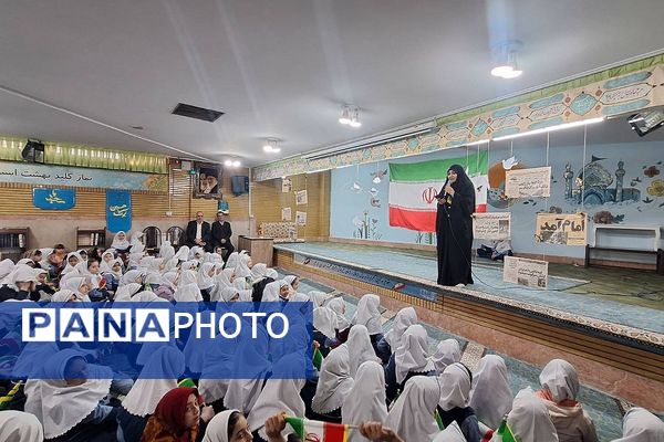 هنرنمایی دانش‌آموزان ناحیه دو شهرری در جشن انقلاب 