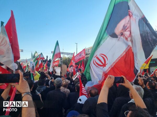 میراث خونین؛ مشهد در تپش قلب عشق به رهبر شهید