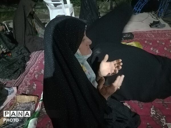 نماز جماعت همراه با اجتماعات شبانه در حسینیه شهدای شهر بار نیشابور 