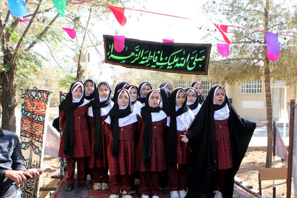 مجتمع مدارس سما کاشان ۱۳ آبان را با یاد شهدا و نام زهرا(س) گرامی داشت