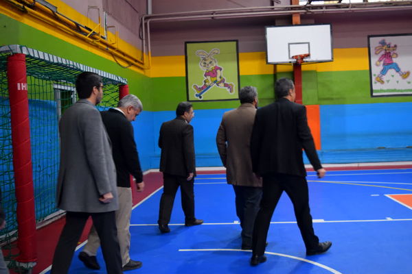رونمایی از کف‌پوش نوین سالن هفده شهریور و آغاز مسابقات فوتسال ابتدایی منطقه۱۴