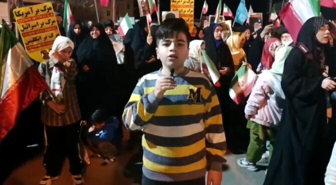 تجمع مردم انقلابی شهرستان جعفرآباد در گلزار شهدای شهر جعفریه قم