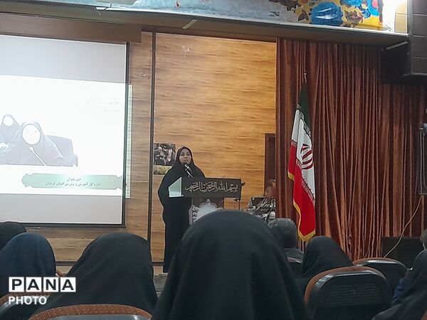 همایش الگوی سوم زن مسلمان تقدیر از بانوان فرهنگی موفق و دانش‌آموزان دختر نمونه